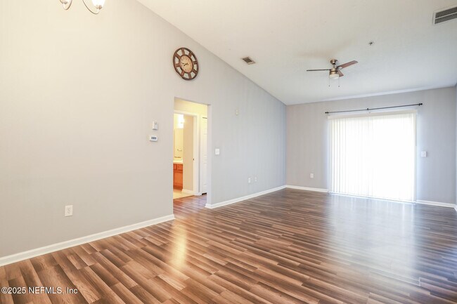 Foto del edificio - 6860 Skaff Ave