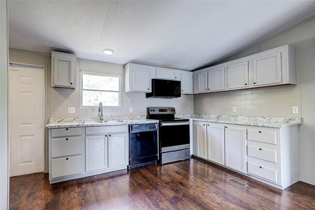 Building Photo - 16206 Evergreen Timbers