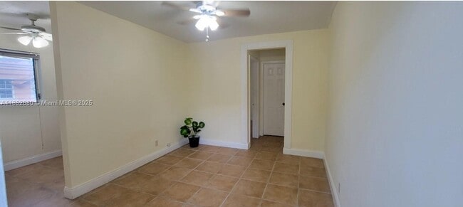 Foto del edificio - 2441 SW 27th Ave