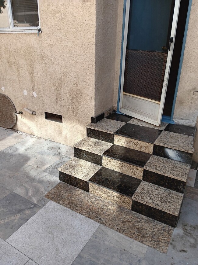Foto del edificio - 918 W Huntington Dr