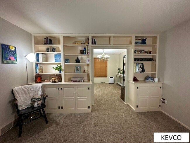 Building Photo - Impressive Home Near CSU!