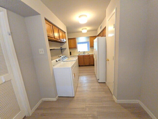 Building Photo - 15625 Weldon Dr