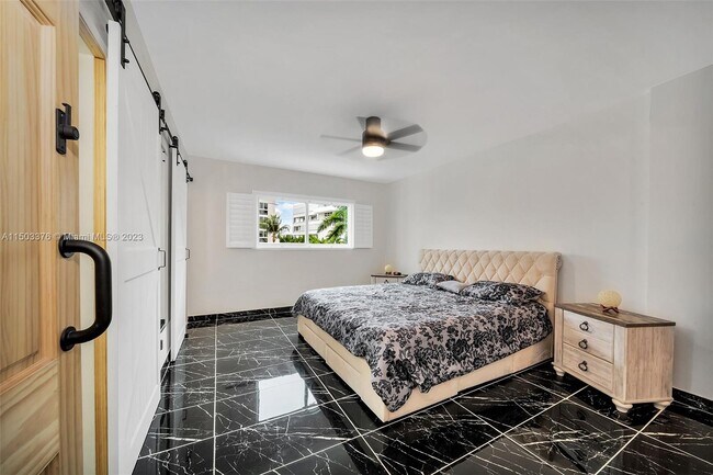 Foto del edificio - 9700 E Bay Harbor Dr