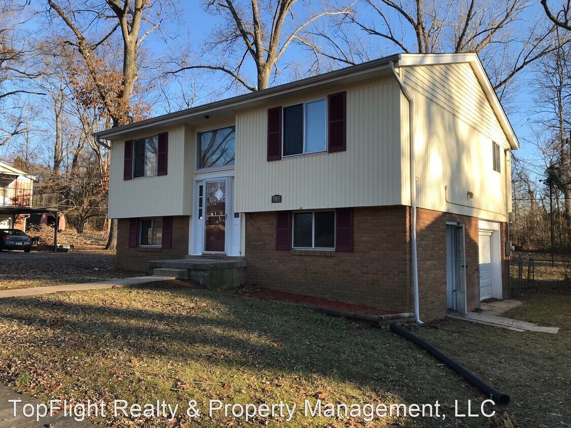 Primary Photo - 4 br, 1 bath House - 108 Airport Rd.