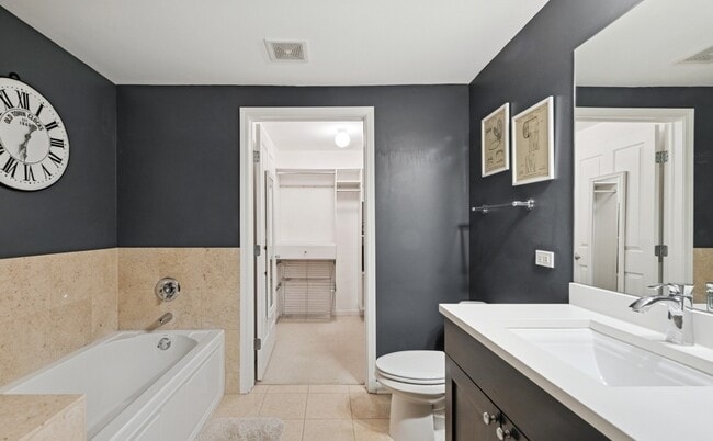 Building Photo - 437 W North Ave