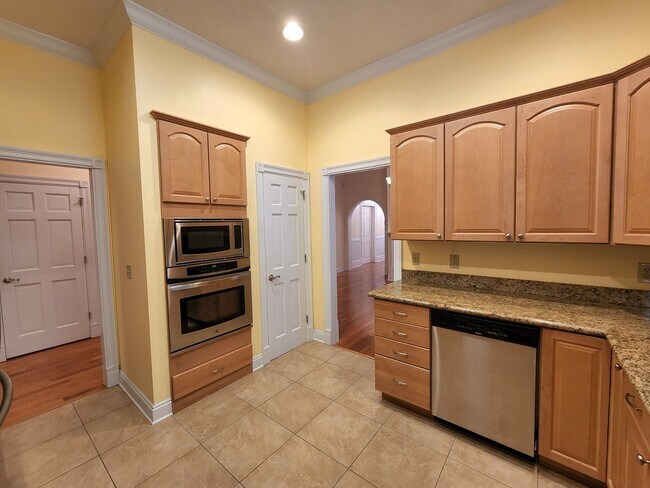 Building Photo - This Beautiful 3/2 Home on the Edge of Dow...