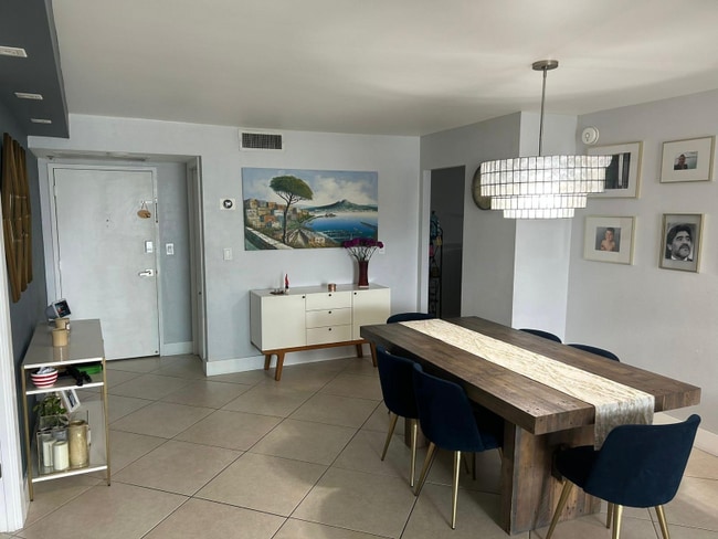 Building Photo - 6039 Collins Ave
