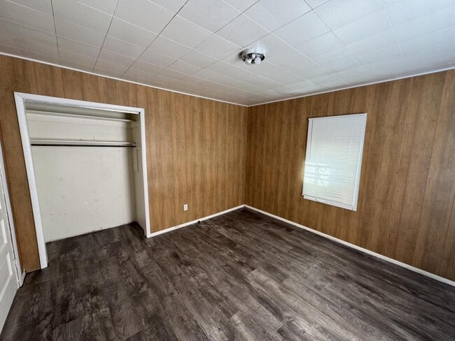 Building Photo - 800 S Cherry Ave