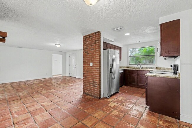 Building Photo - 913 Lytle St SW