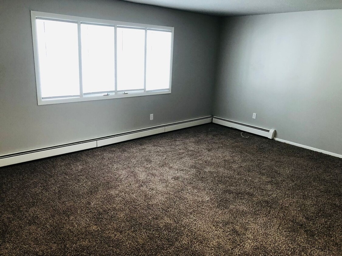 Building Photo - 1400 13th St NW