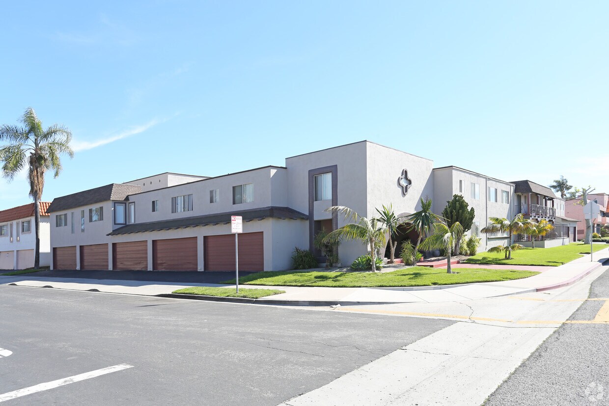 Laguna Gardens Apartments 1250 N H St Oxnard, CA Apartments for