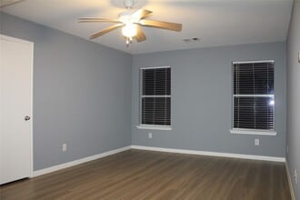 Building Photo - 8143 Sanders Forest Ct