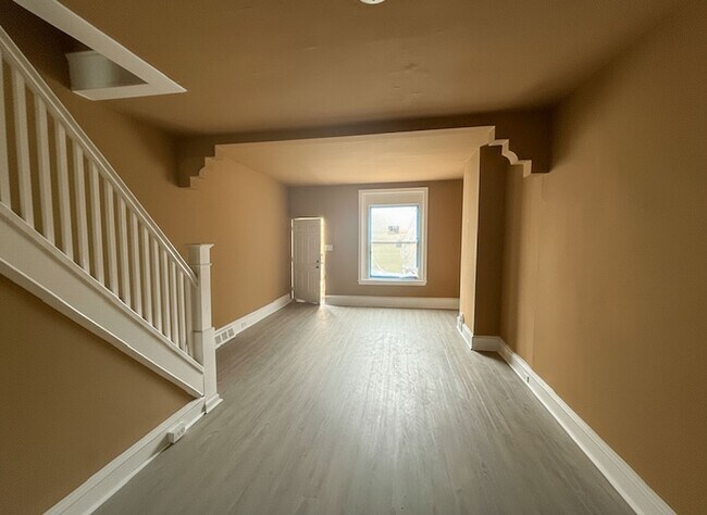 Building Photo - 3BD/1BA Hunting Park Apartment Available NOW!