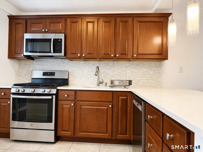 Foto del edificio - 91 Strawberry Hill Ave