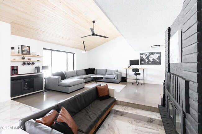 Foto del edificio - 4317 E Ludlow Dr