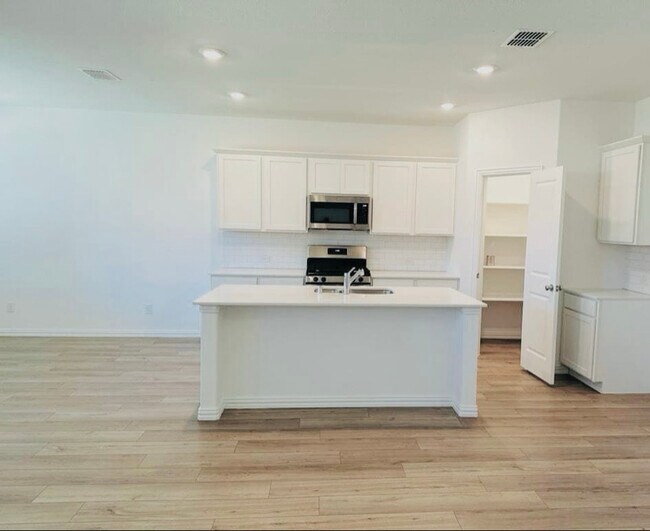 Building Photo - 3012 Chinkapin Ln