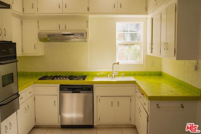 Building Photo - 2829 Beachwood Dr