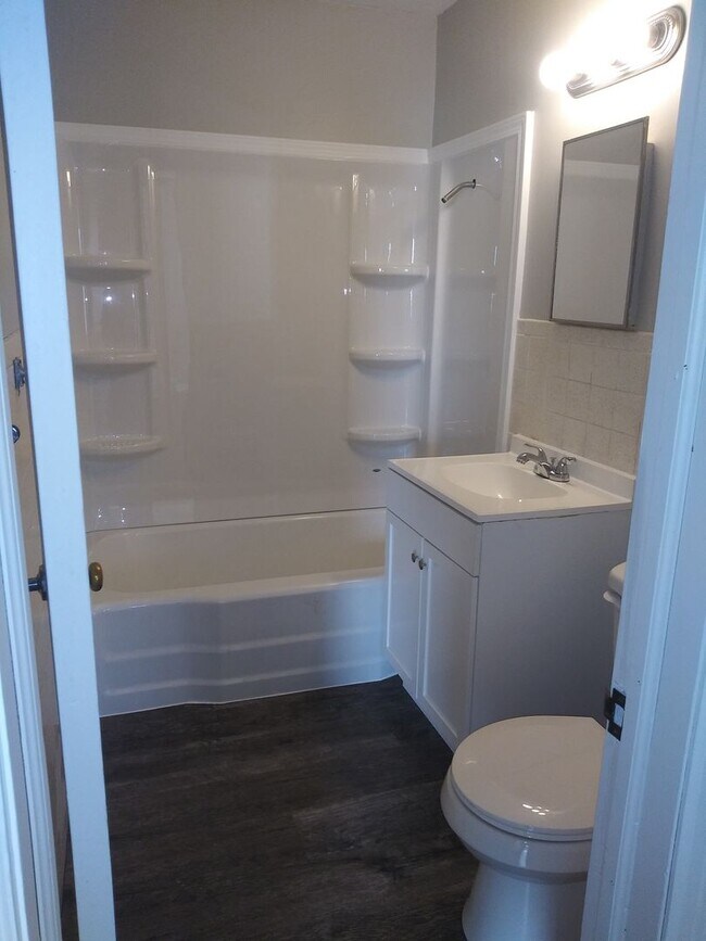 Foto del edificio - 3br 1bath ranch style home, single car gar...