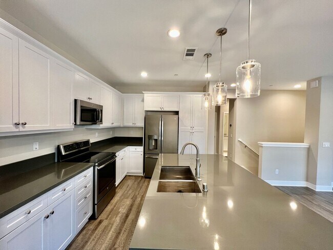 Building Photo - Beautiful 3B/2BA house available for lease...