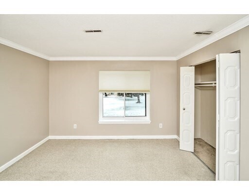 Building Photo - 685 Oak St
