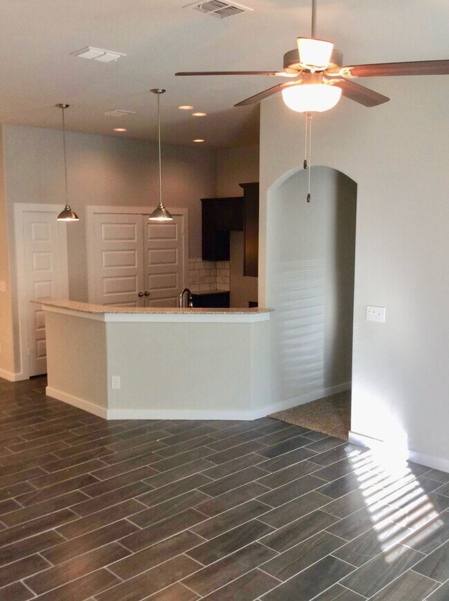 Building Photo - LUXURY TOWNHOME LOCATED IN PECAN PARK, BAS...