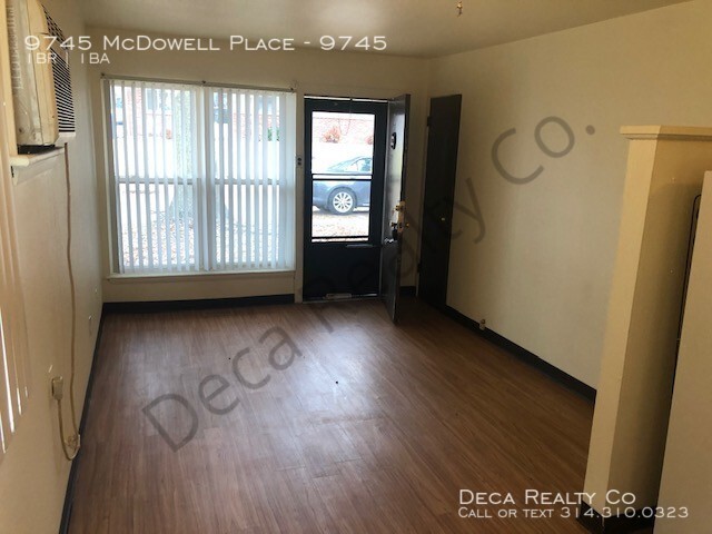 Building Photo - 1 Bedroom Apartment