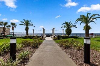 Building Photo - 2054 Riverside