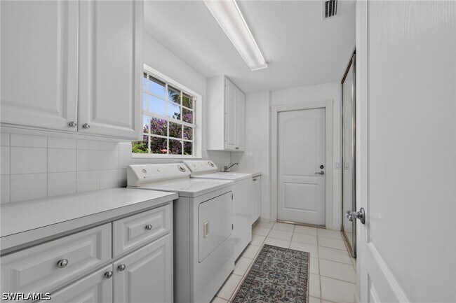 Building Photo - 4079 Los Altos Ct