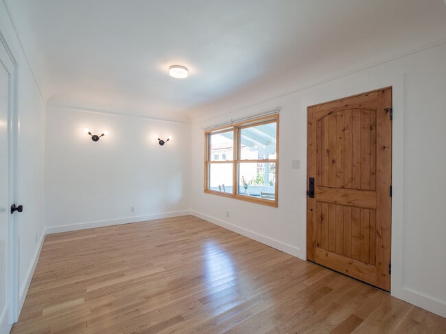 Building Photo - 2907 1/2 12th Ave