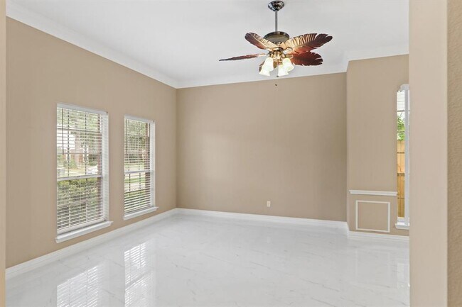 Foto del edificio - 7426 Hollow Ridge Dr