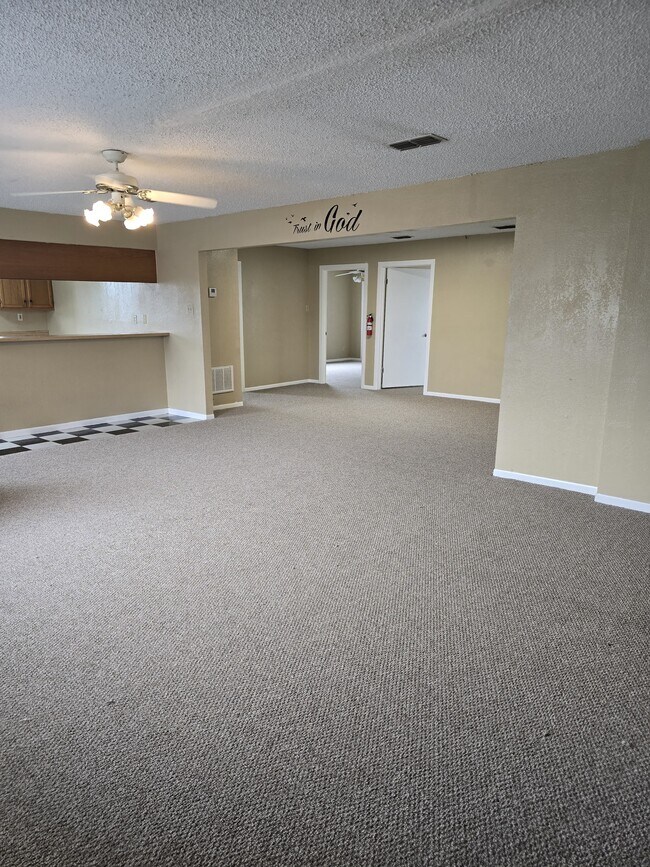 Foto del edificio - 615 S Smith St