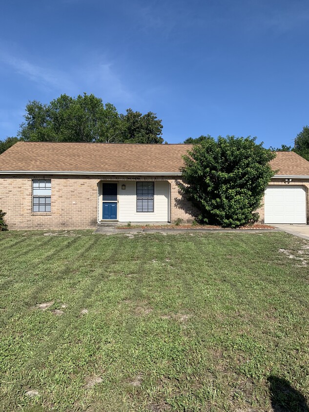 Primary Photo - 3/2 in Deltona close to shopping and schoo...