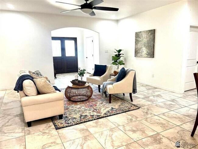 Building Photo - Gorgeous 4 bedroom for Lease