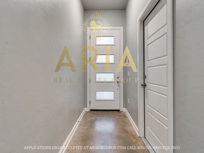 Foto del edificio - West Norman Urban Contemporary 3 Bed/2.5 Bath West Main Lofts Townhome Available Now!