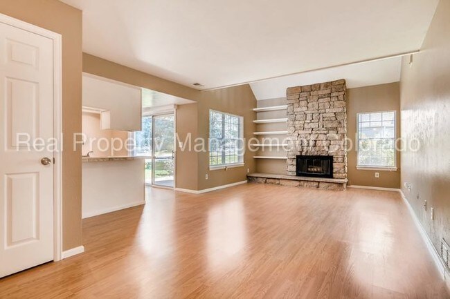 Building Photo - Lovely Townhome in Cobblestone Crossing