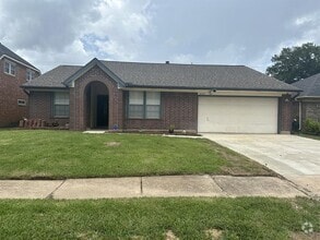 Building Photo - 16027 Surrey Woods Dr
