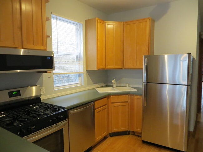 Building Photo - 3711 N Damen Ave