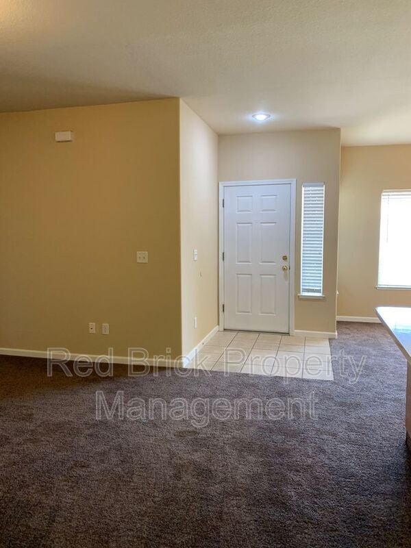 Building Photo - 620 Gateway Dr