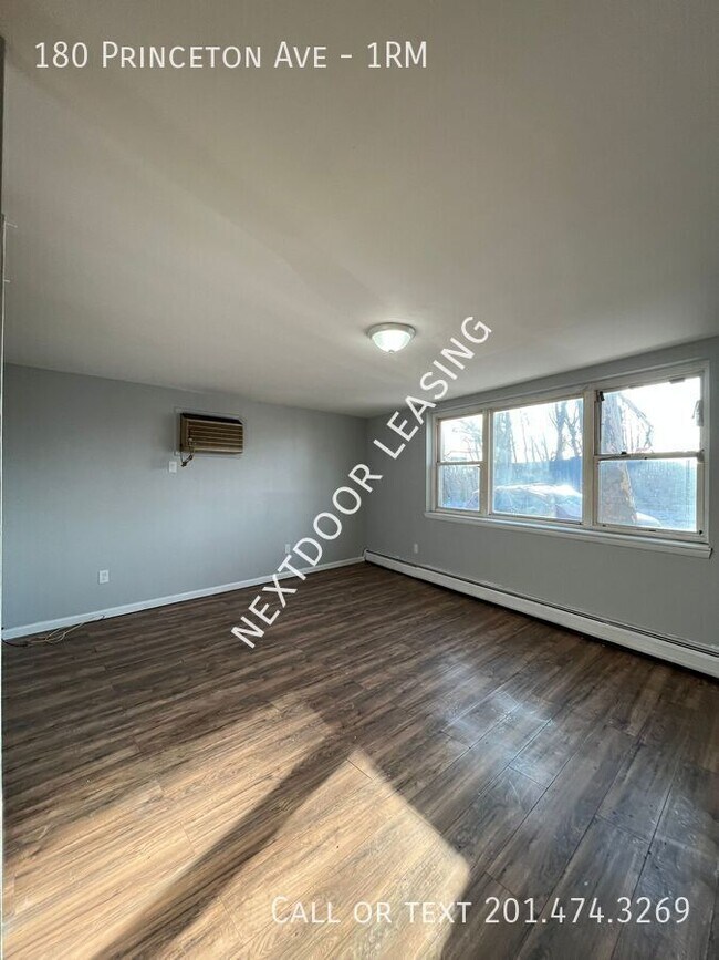 Foto del edificio - 180 Princeton Ave