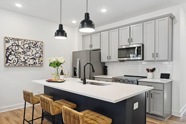 Building Photo - Avery