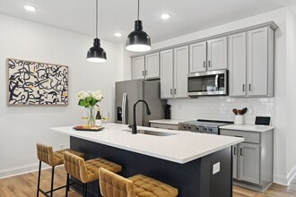 Building Photo - Avery