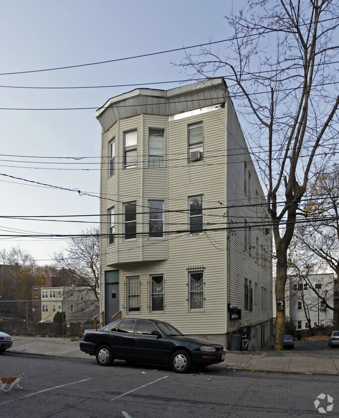 Primary Photo - 17 Mulberry St