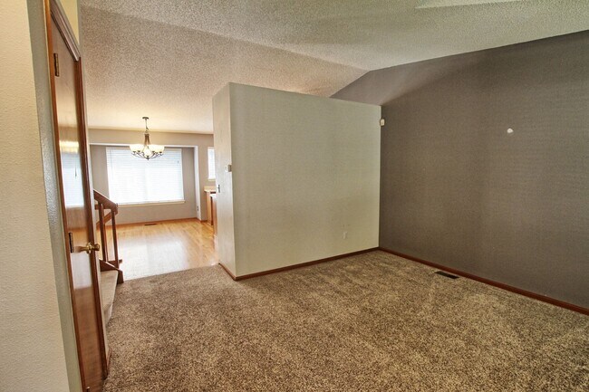 Foto del edificio - 4 bed 3 bath home in Clarke Farms Parker