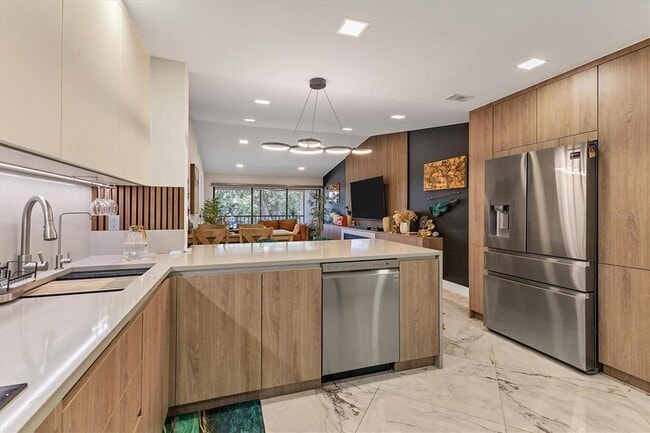 Foto del edificio - 5611 Summerside Ln