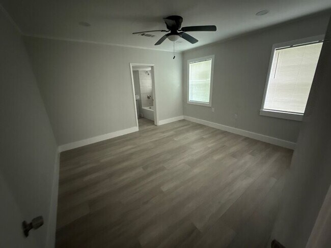 Building Photo - 2317 Belvedere Dr