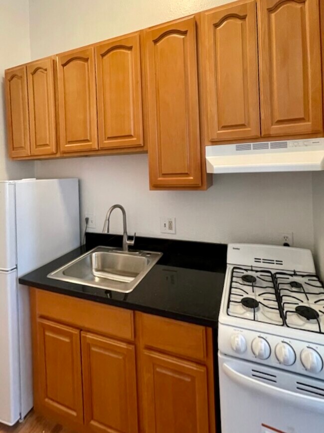 Building Photo - 419 Georgia St