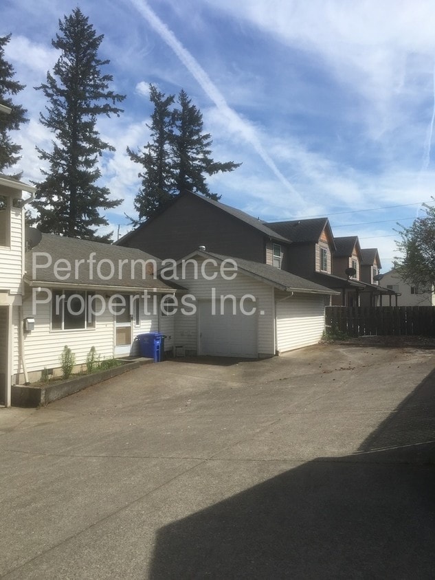 Primary Photo - 2404 SE 113th Ave
