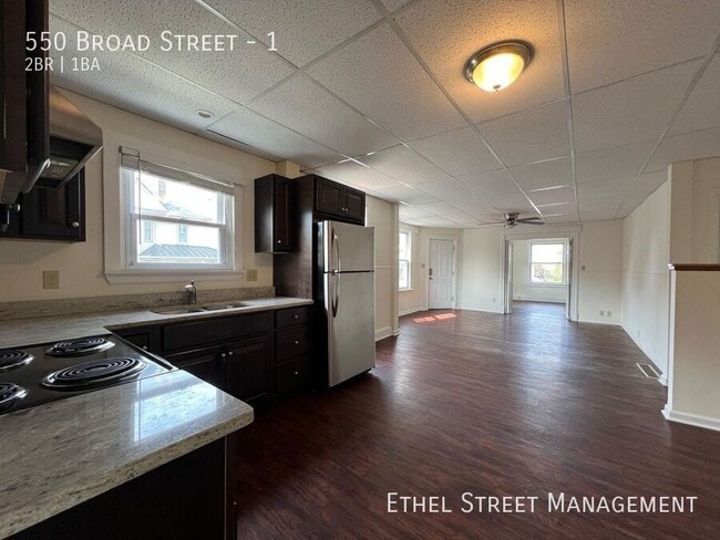 Building Photo - 550 Broad St