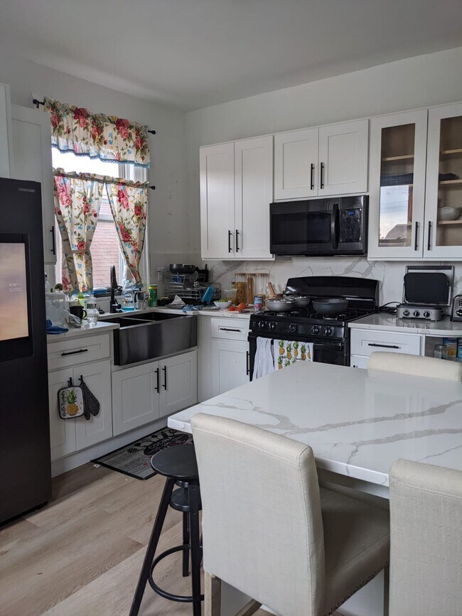 Foto del edificio - 576 Hawthorne Ave