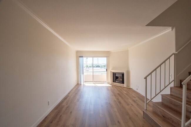 Building Photo - 6041 Fulton Ave